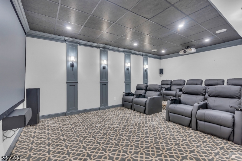 Round Hill - Residential