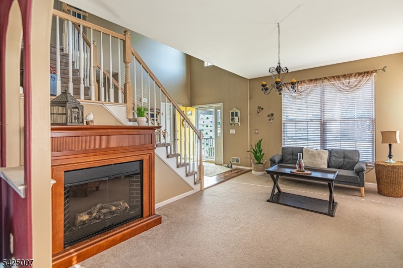 COUNTRY HILLS - Residential