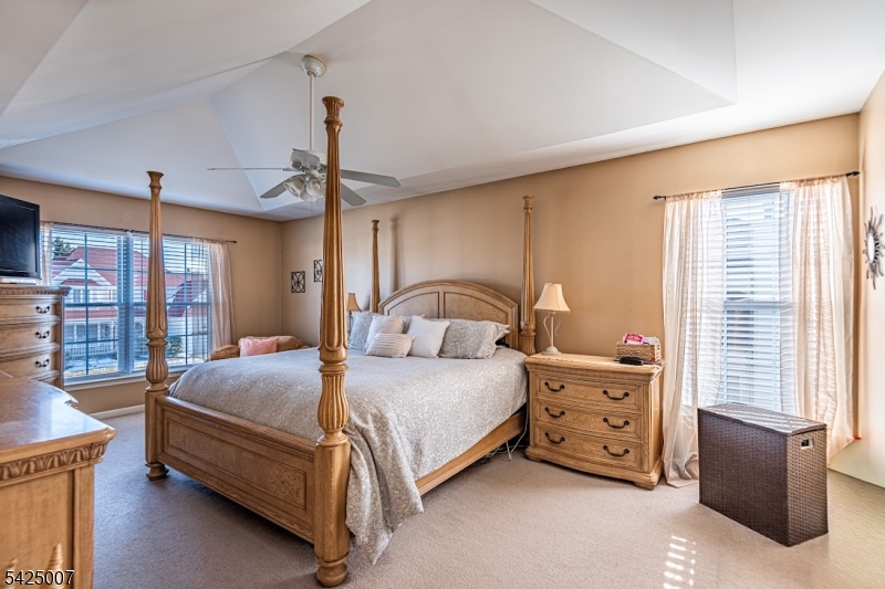 COUNTRY HILLS - Residential