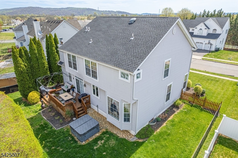 COUNTRY HILLS - Residential