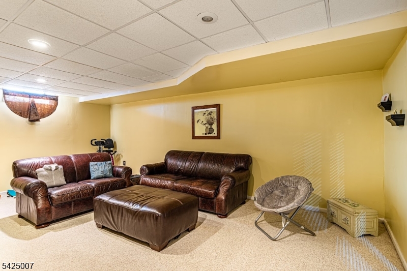 COUNTRY HILLS - Residential