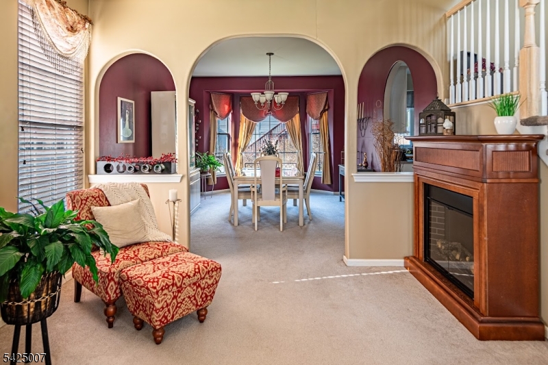 COUNTRY HILLS - Residential