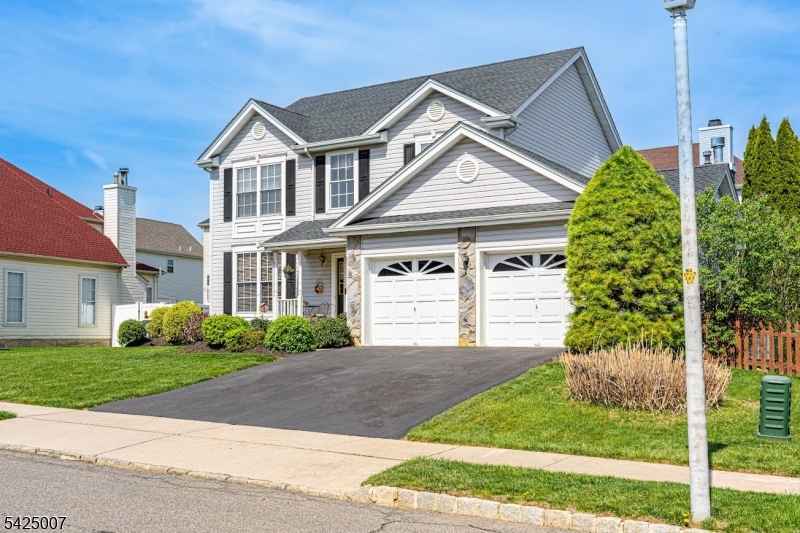 COUNTRY HILLS - Residential