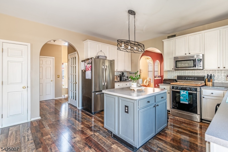 COUNTRY HILLS - Residential