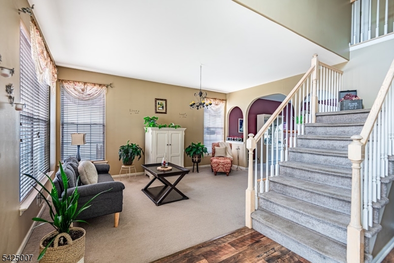 COUNTRY HILLS - Residential