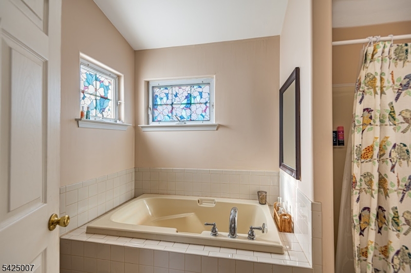 COUNTRY HILLS - Residential