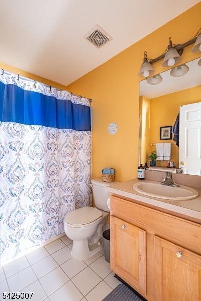 COUNTRY HILLS - Residential