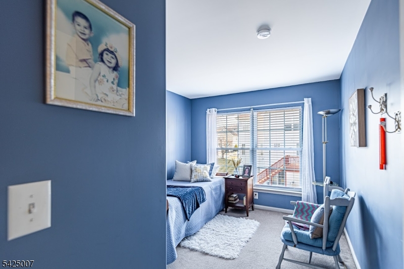 COUNTRY HILLS - Residential