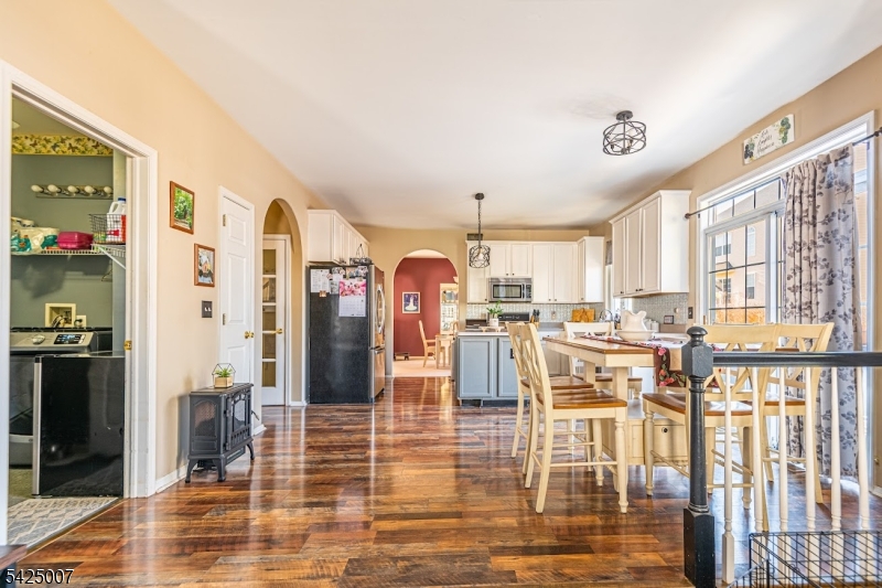 COUNTRY HILLS - Residential