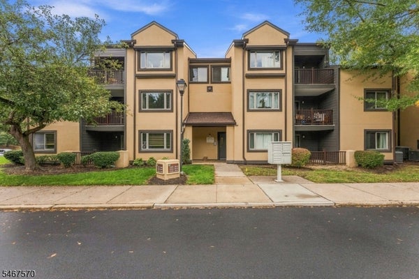 2214 SAYRE DR, PRINCETON, NJ 08540 - Image bd4de8183c624cea5f04a72d593f19cd/2157249395