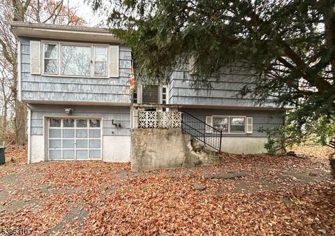 86 Unger Ave, Hopatcong Boro, NJ 07874 - #: 3997195