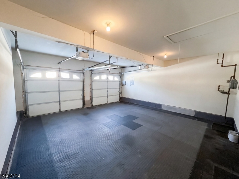 BROOK MANOR SEC 2 - Residential