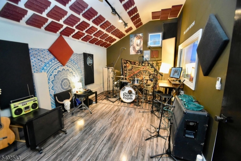 LAKE SWANNANOA - Residential