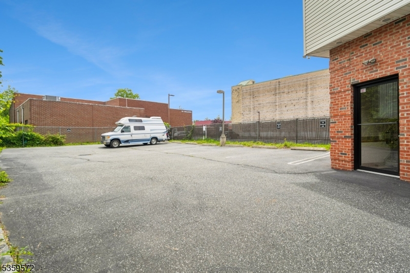 Short Hills border - Commercial Lease