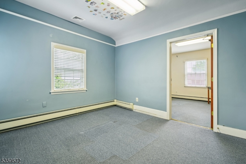 Short Hills border - Commercial Lease