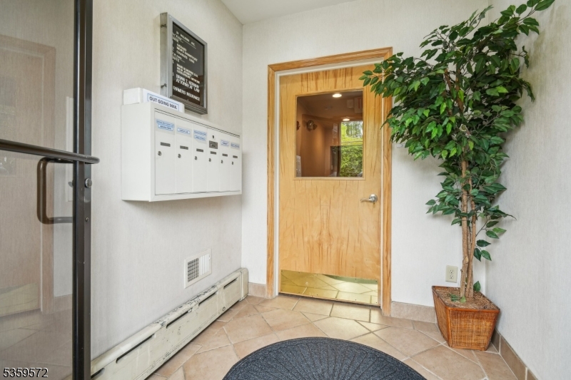 Short Hills border - Commercial Lease