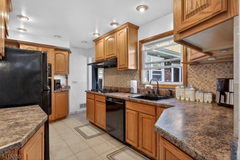 Lincoln Mannor - Residential