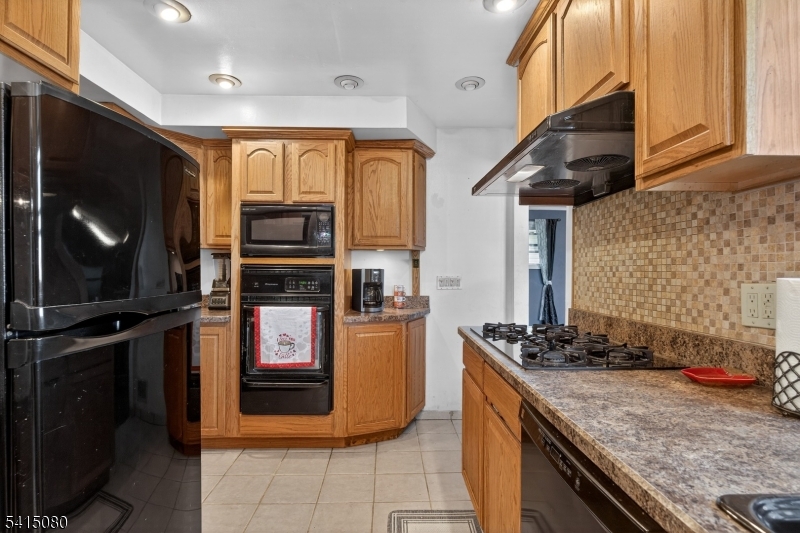 Lincoln Mannor - Residential