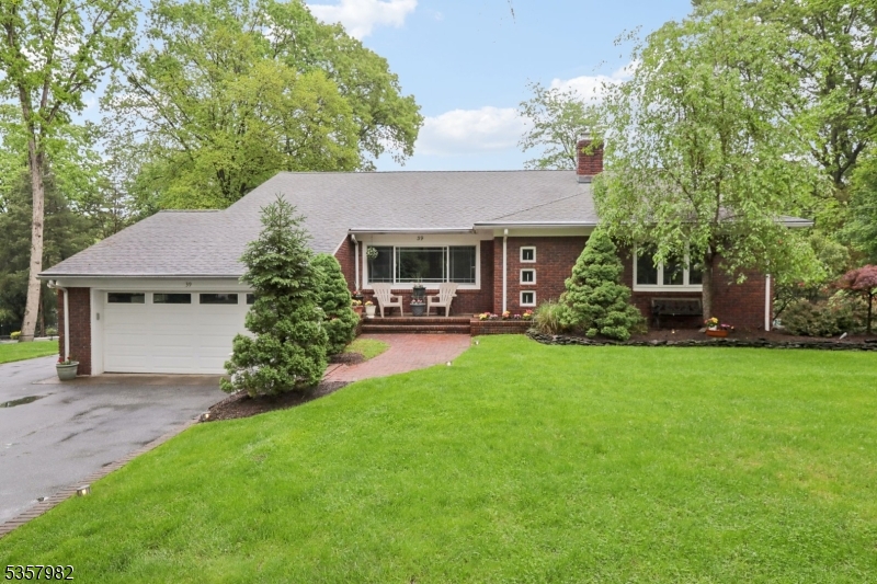 39 Chuckanutt Dr