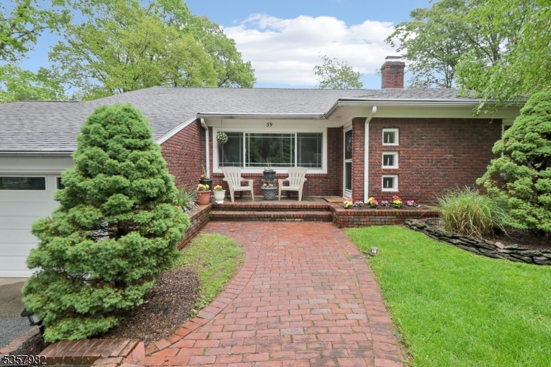 39 Chuckanutt Dr