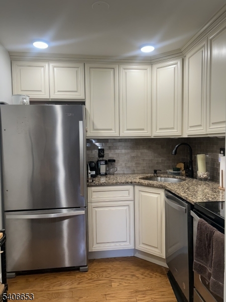 Crestwood complex - Residential