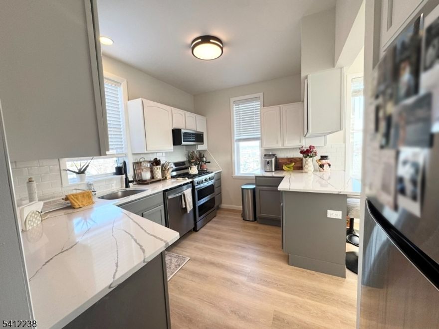 Newly renovated three-bedroom apartment featuring a modern kitchen with stainless appliances and granite countertops. Spacious living room with custom built-ins offers both style and functionality. This immaculate has hot water, baseboard heat, and central air for year round comfort. Best of all, enjoy stunning New York City views. A must see rental.