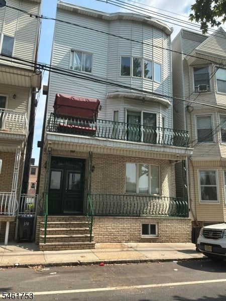 321 Walnut St - Photo 2