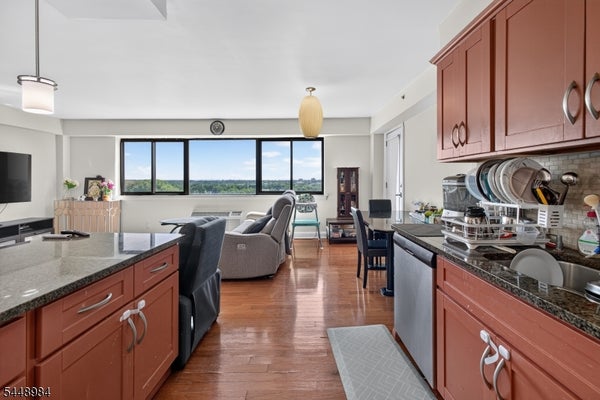 60 PARKWAY DR E APT 10C, EAST ORANGE, NJ 07017 - Image bf81d3627cf5d620a5734a3e2ce951a6/1880291303