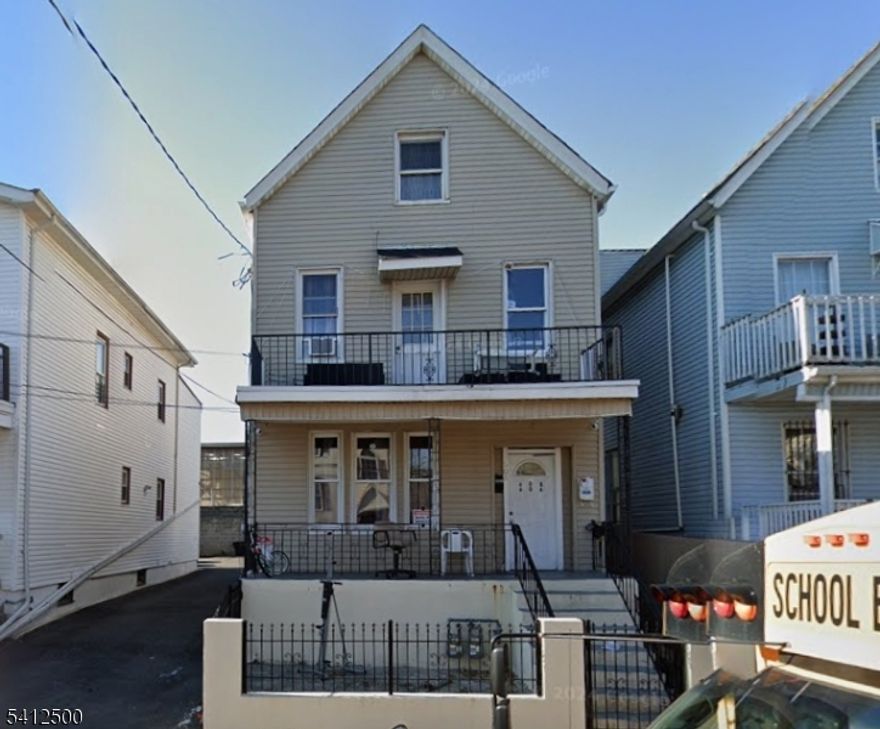 Perfect blend of comfort and convenience. This well-maintained 2-bedroom, 1-bathroom apartment offers a clean, functional layout designed for easy living. Forget the stress of street parking! This unit includes a guaranteed parking space for one car.