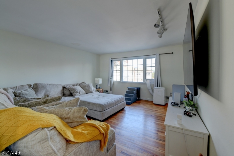 North Elizabeth - Residential Income