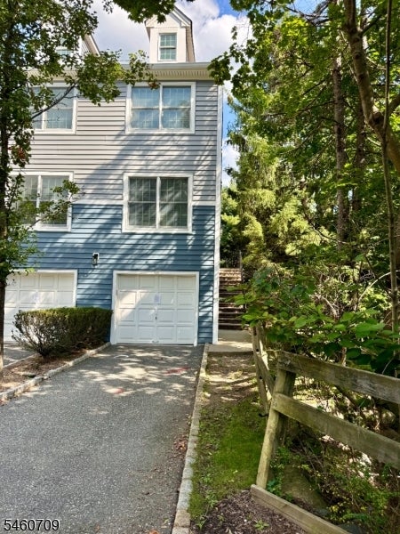629 Fairfax Dr 629
