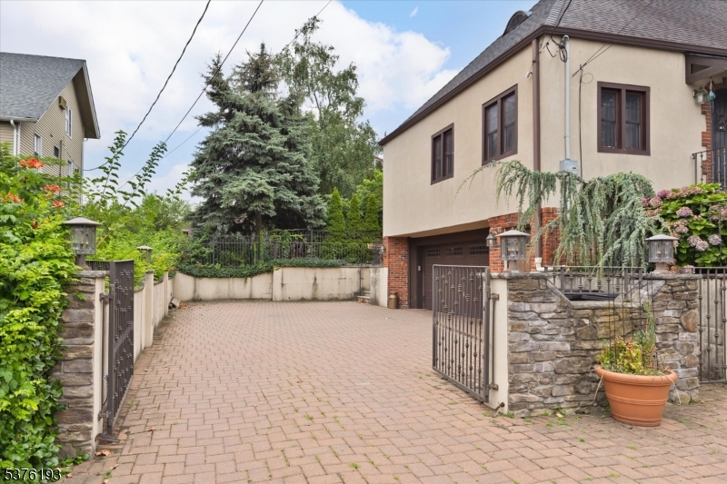 Manor Section - Residential