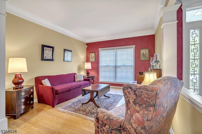 326 Biltmore Ln
