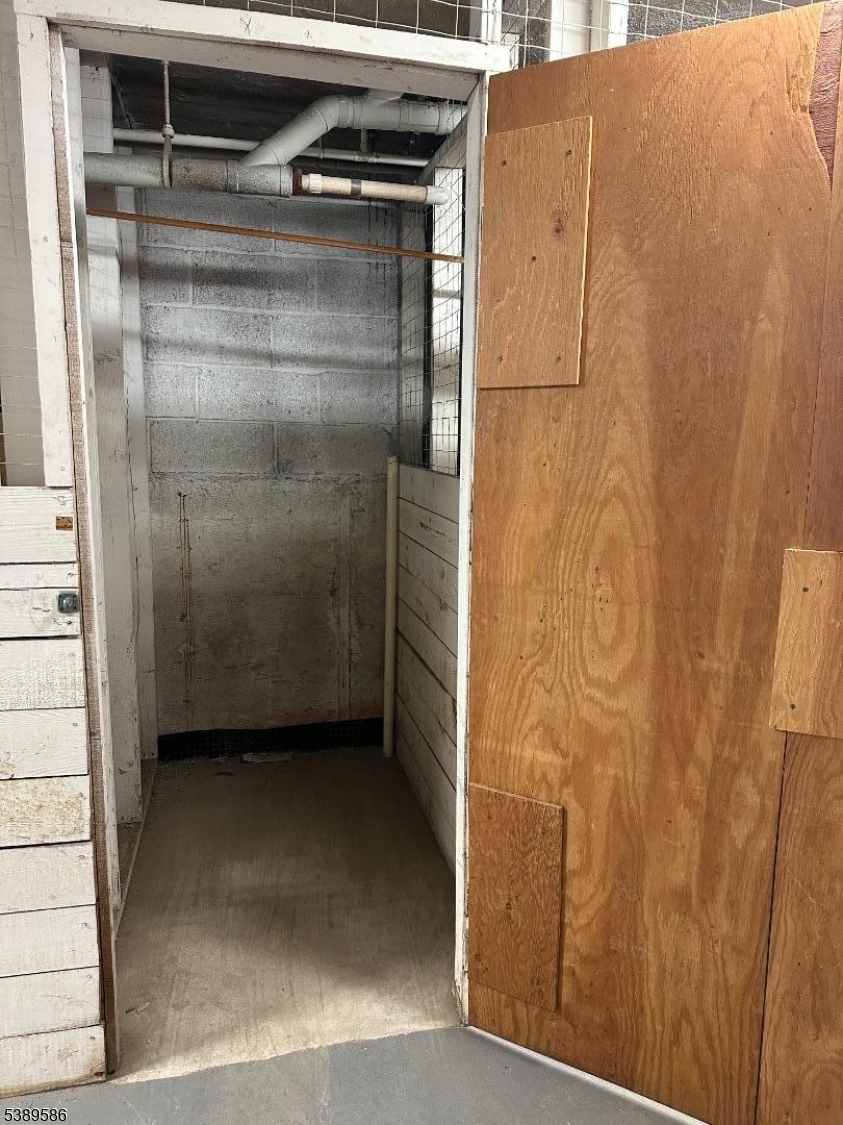 Manor Condos - Residential Lease