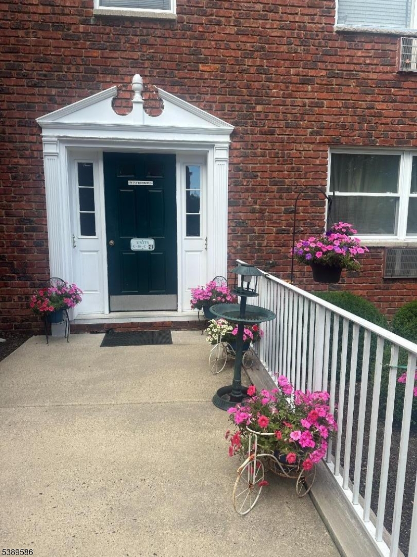 Manor Condos - Residential Lease