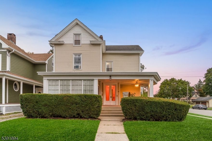 This charming two-floor unit, featuring 4 bedrooms and 1 bath, is ideally situated in the historical district and college area. Recently updated, the unit boasts freshly refinished hardwood floors, a new coat of paint throughout, and new carpeting. The updated kitchen includes new counter tiles. Its town location is highly desirable, offering a quick walk to the train.