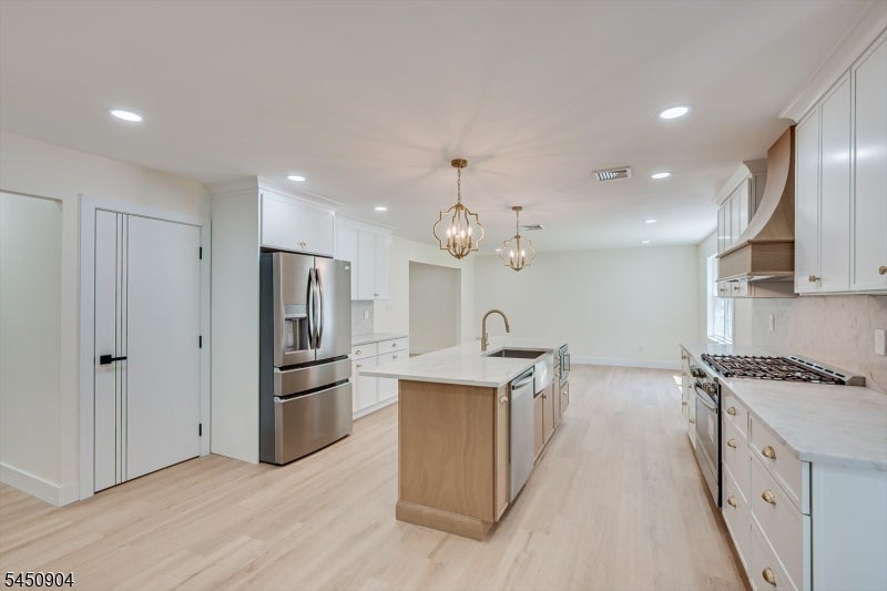 300 E Chestnut Ave, Metuchen Boro, NJ, 08840, USA, 5 Bedrooms Bedrooms, ,4 BathroomsBathrooms,Residential,Active,300 E Chestnut Ave,4044337