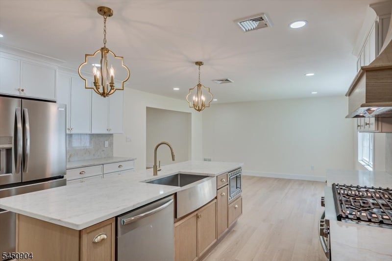 300 E Chestnut Ave, Metuchen Boro, NJ, 08840, USA, 5 Bedrooms Bedrooms, ,4 BathroomsBathrooms,Residential,Active,300 E Chestnut Ave,4044337