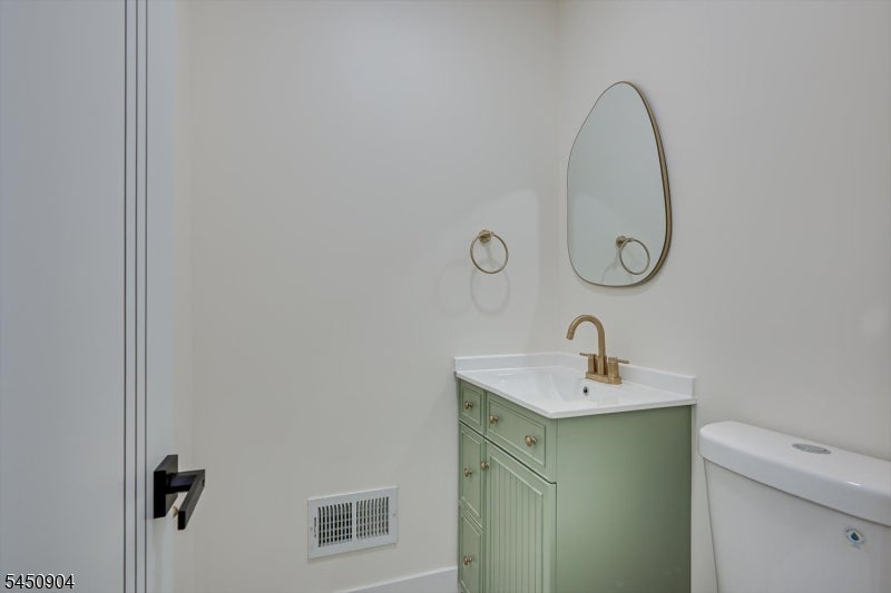 300 E Chestnut Ave, Metuchen Boro, NJ, 08840, USA, 5 Bedrooms Bedrooms, ,4 BathroomsBathrooms,Residential,Active,300 E Chestnut Ave,4044337