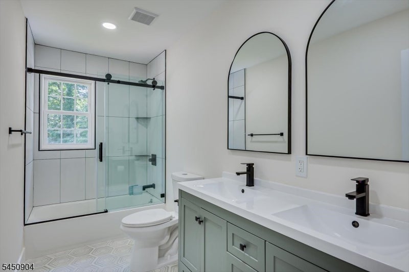 300 E Chestnut Ave, Metuchen Boro, NJ, 08840, USA, 5 Bedrooms Bedrooms, ,4 BathroomsBathrooms,Residential,Active,300 E Chestnut Ave,4044337