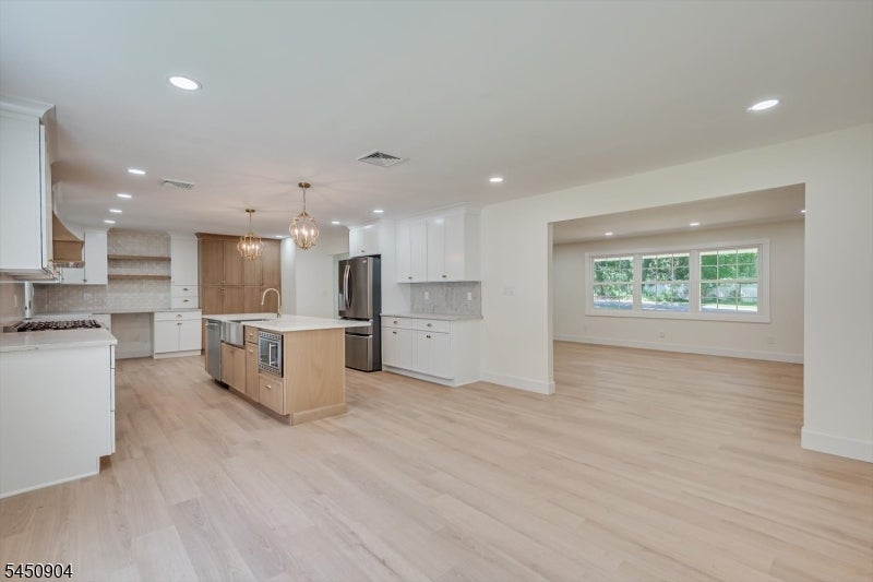 300 E Chestnut Ave, Metuchen Boro, NJ, 08840, USA, 5 Bedrooms Bedrooms, ,4 BathroomsBathrooms,Residential,Active,300 E Chestnut Ave,4044337