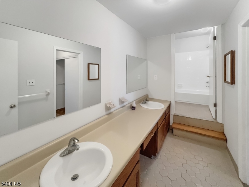 HASTINGS SQUARE SEC A - Residential