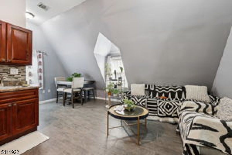 Clinton Hill - Residential Income