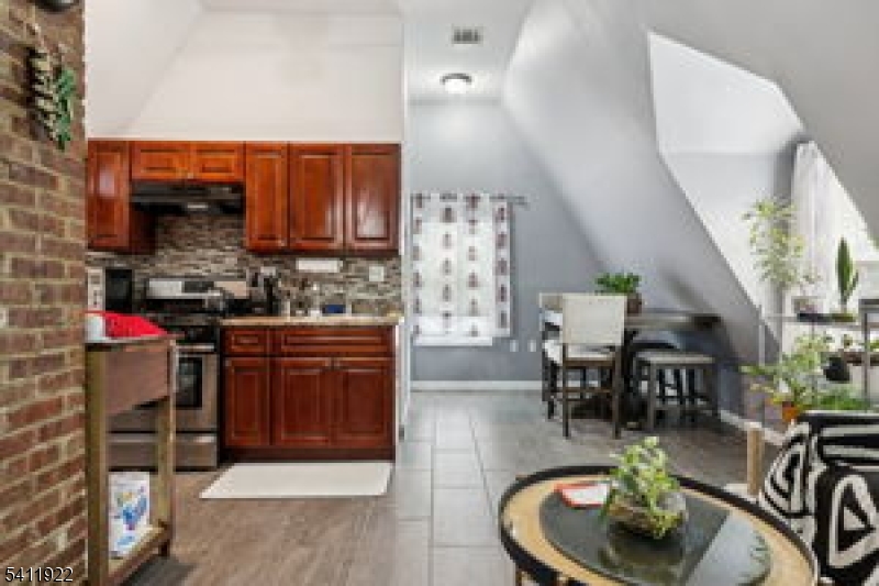 Clinton Hill - Residential Income