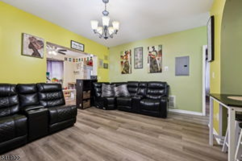 Clinton Hill - Residential Income