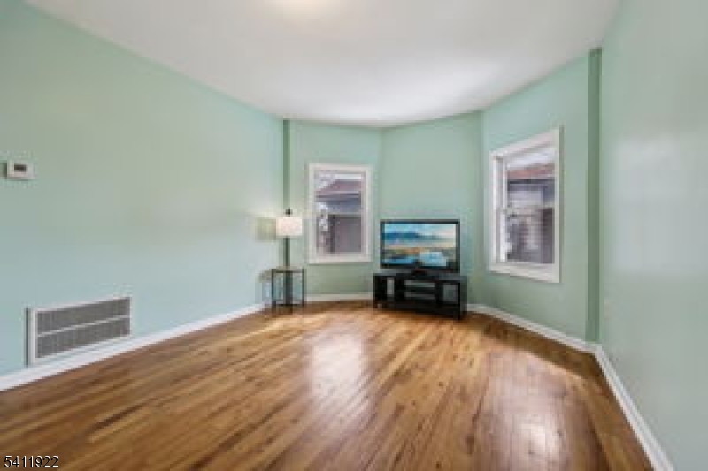 Clinton Hill - Residential Income