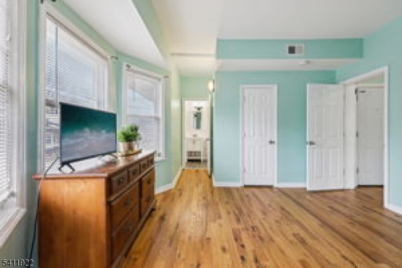 Clinton Hill - Residential Income