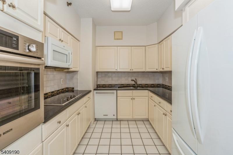 Crown View Manor - Residential