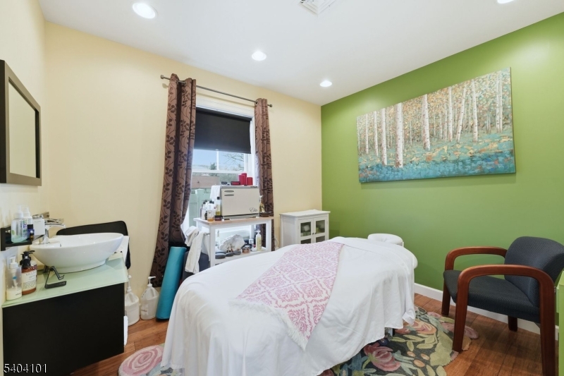 Vauxhall - Commercial Sale