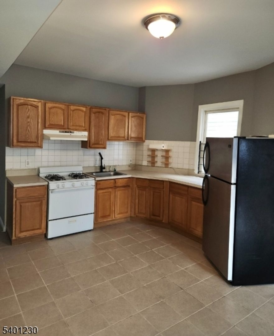 Spacious, comfortable, updated home in a great location! Features 3 bedrooms, 1 bathroom and an open-concept kitchen and living room, perfect for relaxing or entertaining. The convenient location close to shopping, dining and public transportation makes for easy living!  Apartment is available for immediate occupancy. Small pets considered at landlord's discretion; additional pet fee will apply. On street parking only.